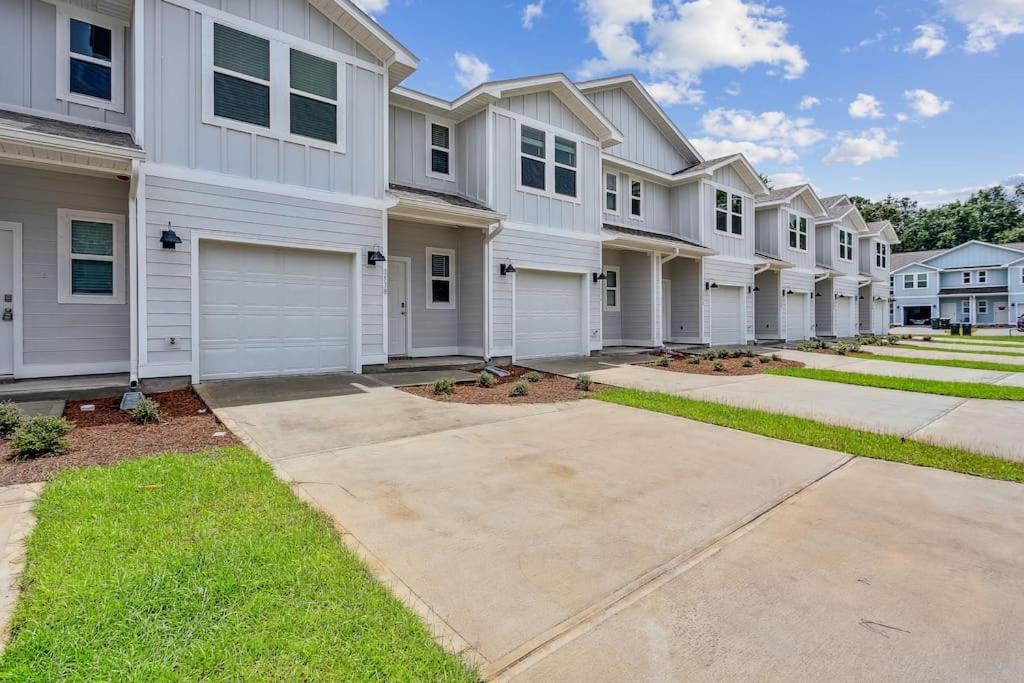 Luxury Townhome Near Downtown And Pensacola Beach Екстериор снимка